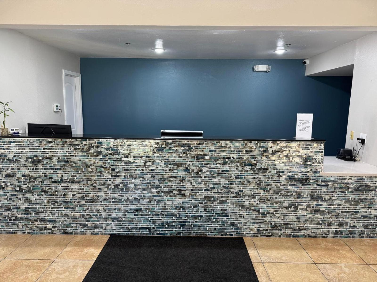 Executive Inn Baker Екстериор снимка