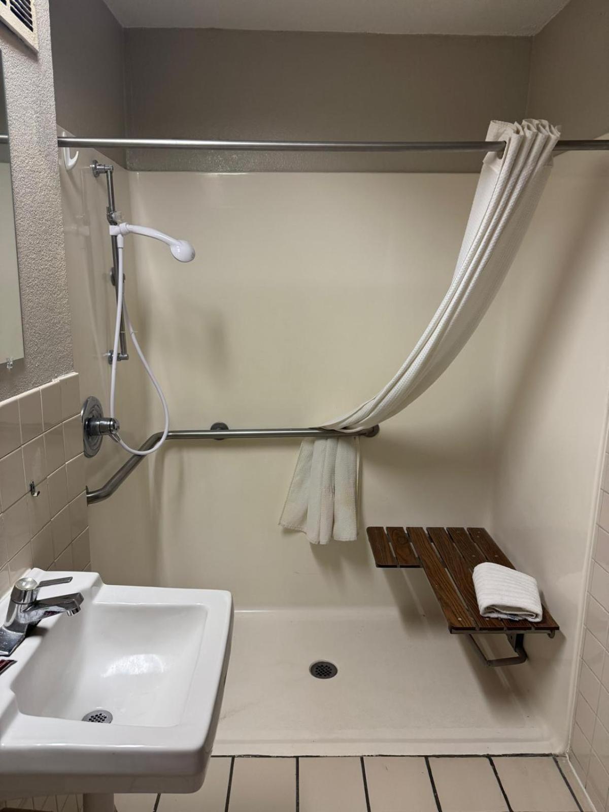 Executive Inn Baker Екстериор снимка